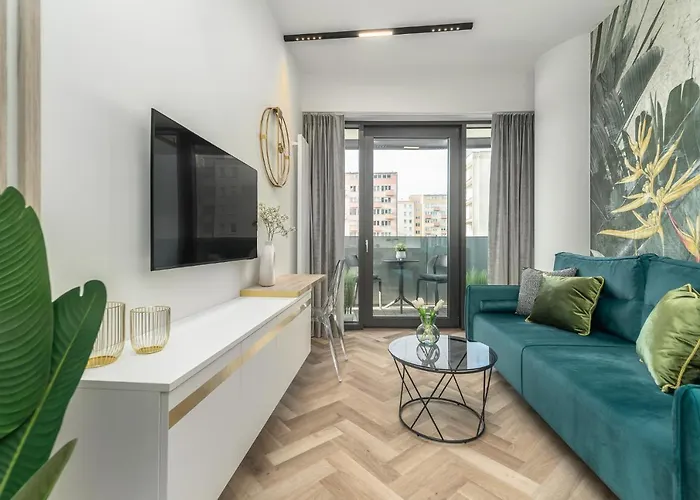 Comfy 4-5th Floor Hanza Tower - Sauna & Pool Апартаменты *